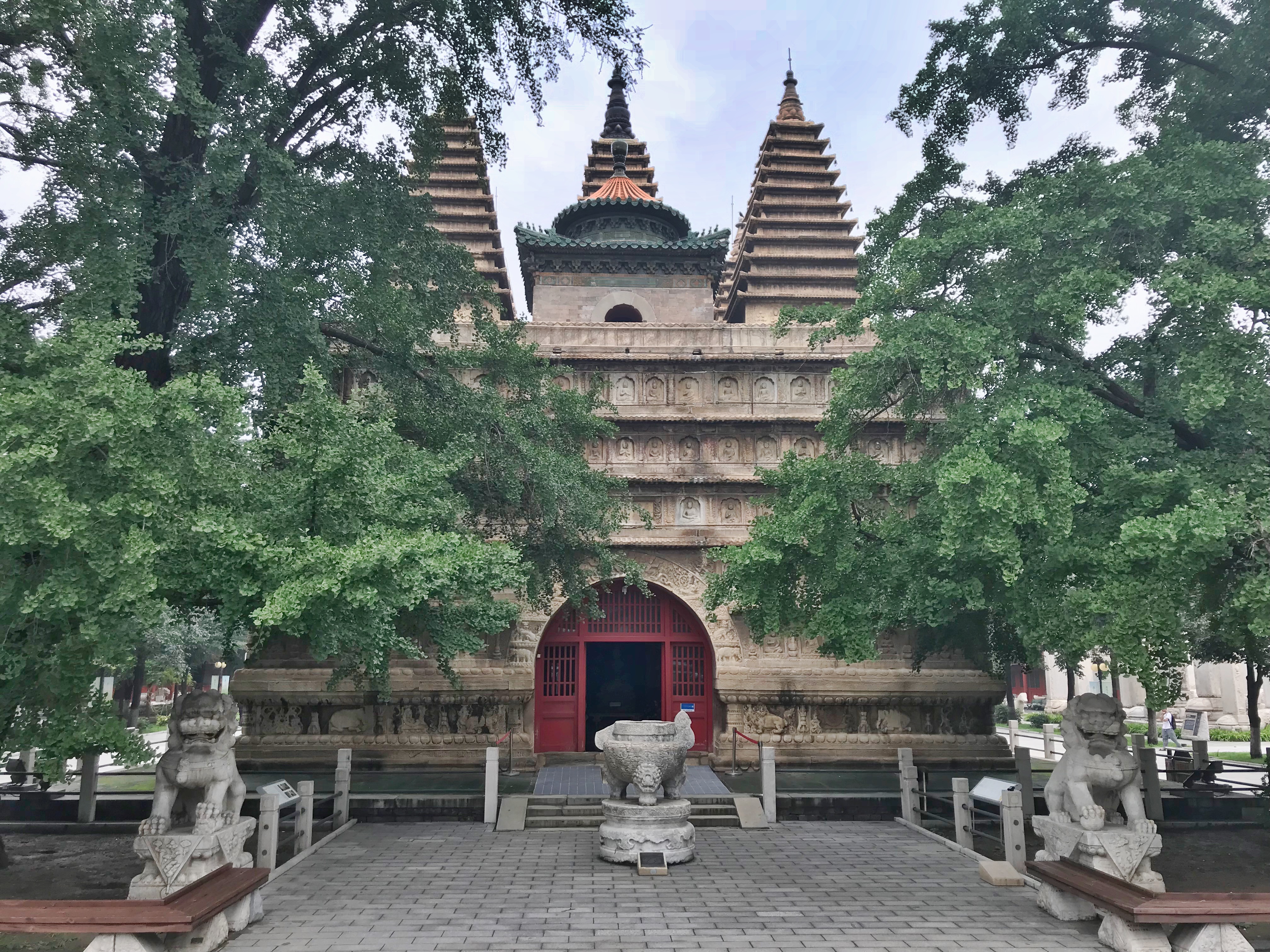 HDRtist HDR - http://www.ohanaware.com/hdrtist/