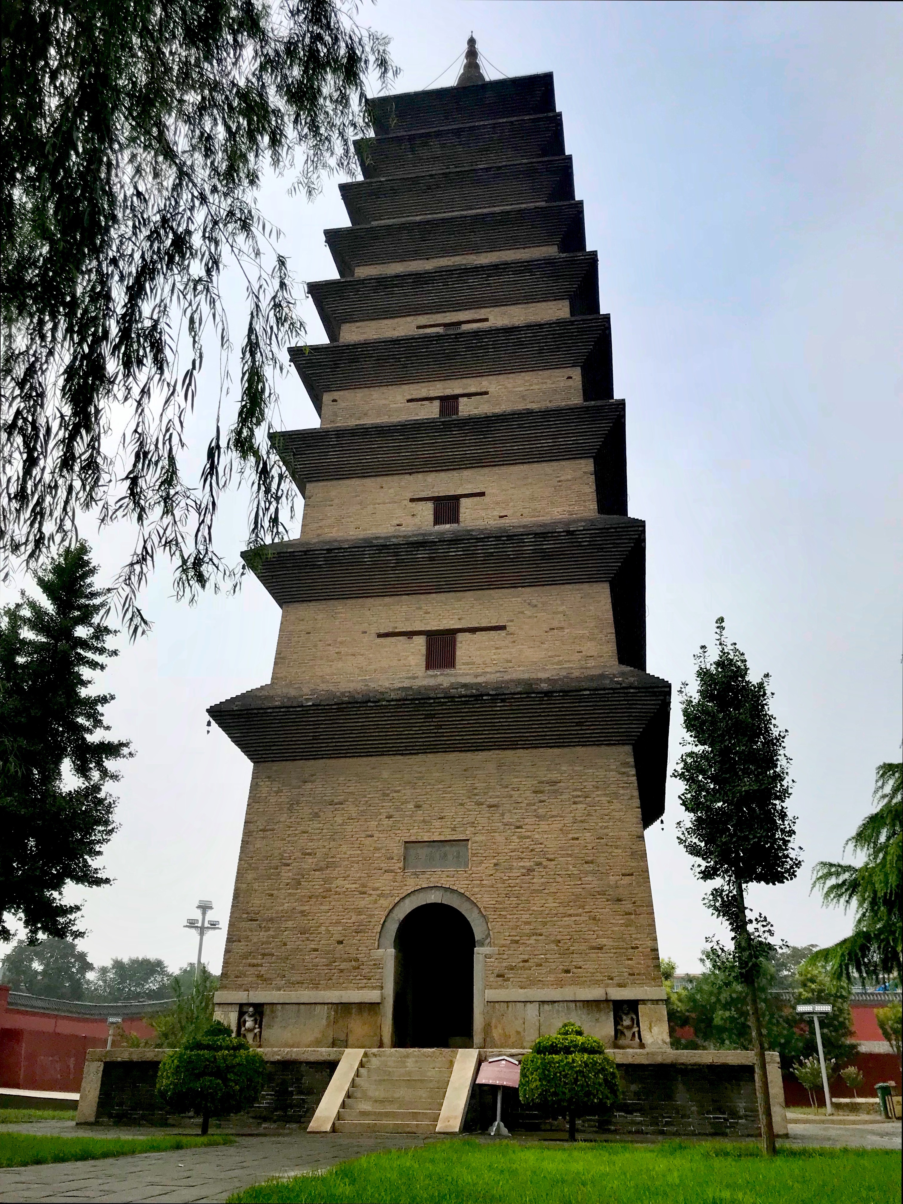 HDRtist HDR - http://www.ohanaware.com/hdrtist/