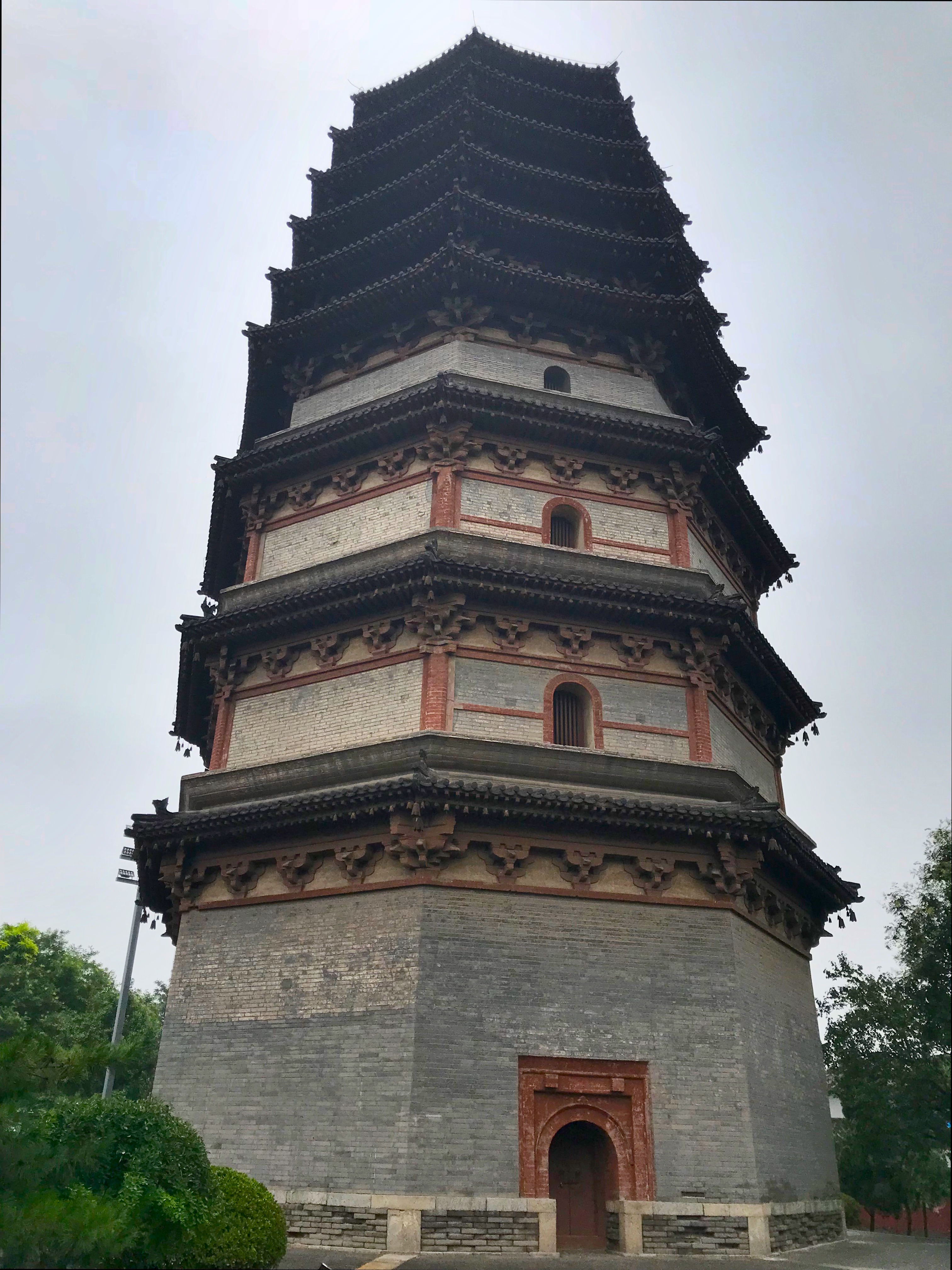 HDRtist HDR - http://www.ohanaware.com/hdrtist/